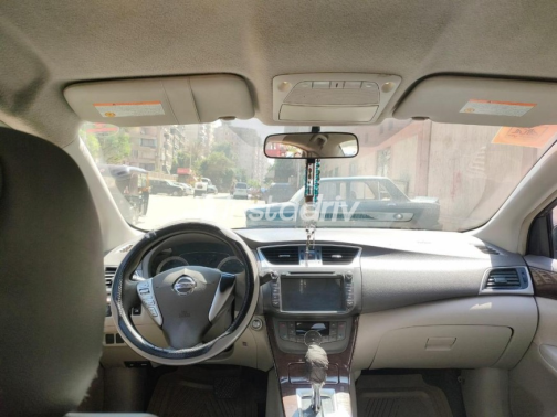 Nissan Sentra 2018 Bronze Automatic Used for Sale in Heliopolis - 6