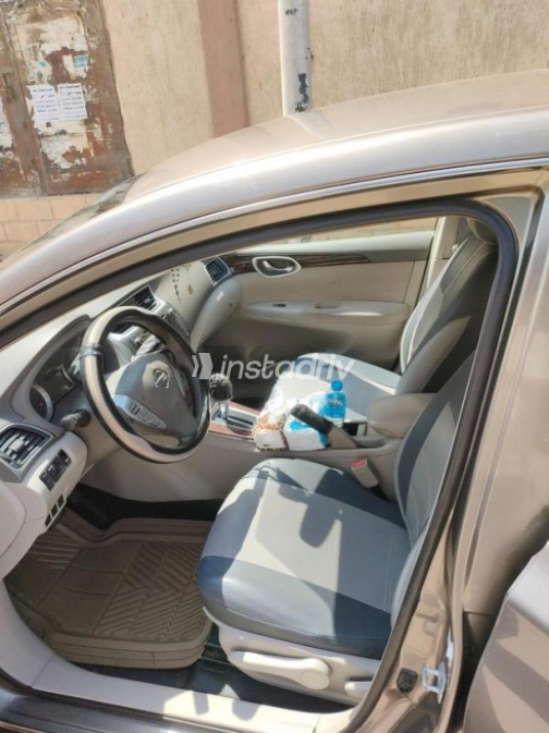 Nissan Sentra 2018 Bronze Automatic Used for Sale in Heliopolis - 7