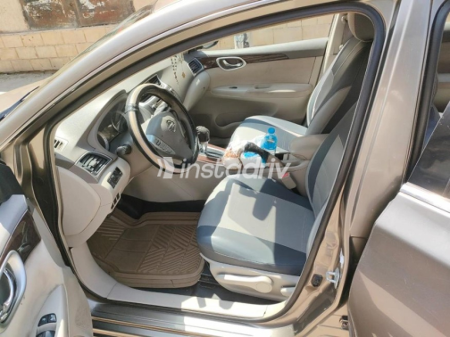 Nissan Sentra 2018 Bronze Automatic Used for Sale in Heliopolis - 8