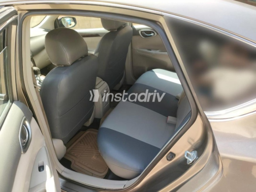 Nissan Sentra 2018 Bronze Automatic Used for Sale in Heliopolis - 9