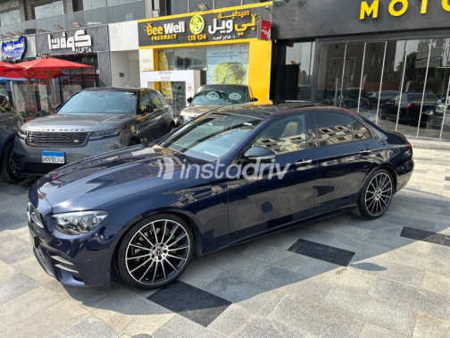 مرسيدس E 200 2021 أزرق غامق أوتوماتيك مستعملة للبيع في القاهرة - 1
