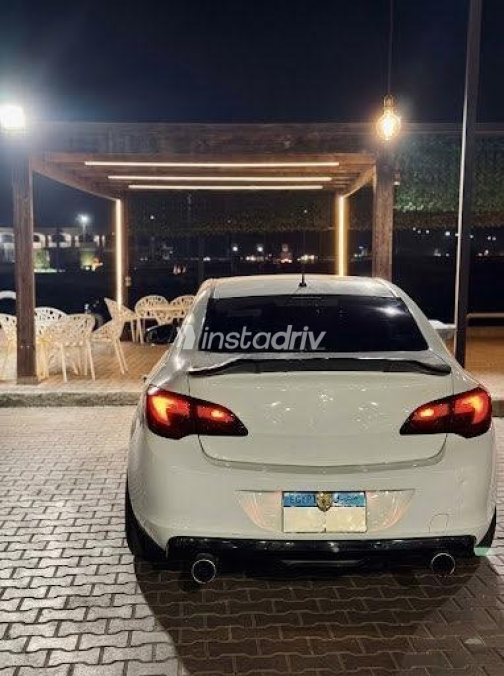 اوبل أسترا 2021 أبيض أوتوماتيك مستعملة للبيع في دمنهور - 3