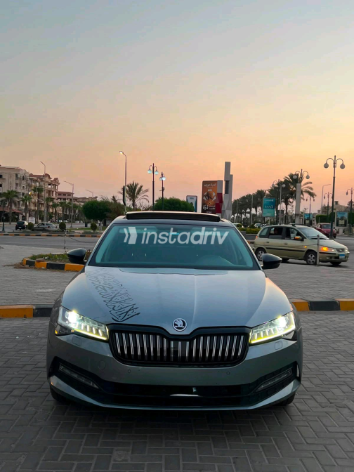 Skoda Superb 2021 Silver Automatic Used for Sale in Greater Cairo ( Cairo + Giza) - 2