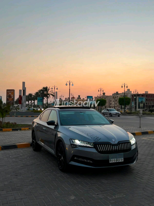 Skoda Superb 2021 Silver Automatic Used for Sale in Greater Cairo ( Cairo + Giza) - 4
