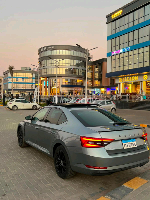 Skoda Superb 2021 Silver Automatic Used for Sale in Greater Cairo ( Cairo + Giza) - 7