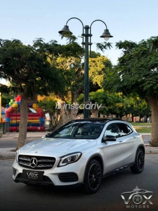 مرسيدس GLA 200 2020 فضي أوتوماتيك مستعملة للبيع في مدينة الشيخ زايد - 1