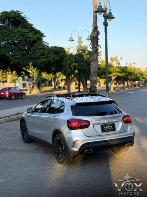 مرسيدس GLA 200 2020 فضي أوتوماتيك مستعملة للبيع في مدينة الشيخ زايد - 6