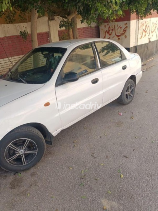 دايو لانوس 2000 أبيض يدوي مستعملة للبيع في دمنهور - 3