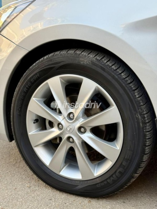 Hyundai Accent RB 2023 Silver Automatic Used for Sale in Nasr city - 6