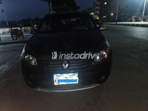 Renault Sandero Step Way 2013 Dark Gray Manual Used for Sale in Beni Suef - 2