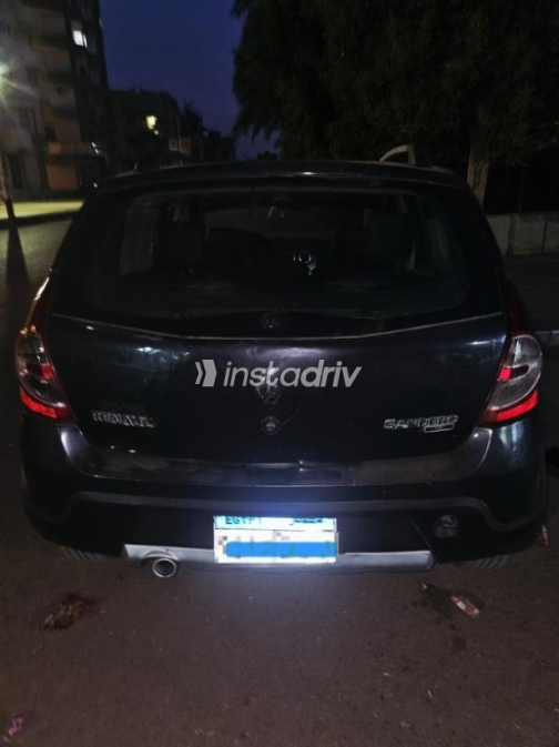 Renault Sandero Step Way 2013 Dark Gray Manual Used for Sale in Beni Suef - 4