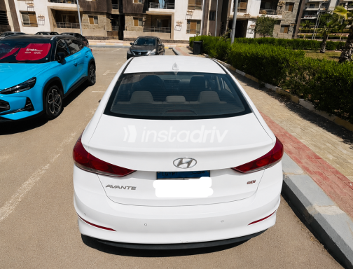 Hyundai Elantra 2017 White Automatic Used for Sale in Greater Cairo ( Cairo + Giza) - 2