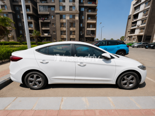 Hyundai Elantra 2017 White Automatic Used for Sale in Greater Cairo ( Cairo + Giza) - 4