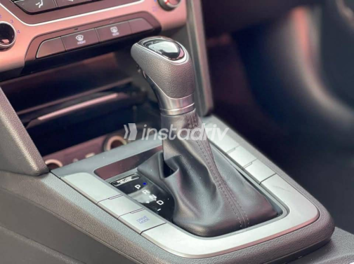 Hyundai Elantra 2017 White Automatic Used for Sale in Greater Cairo ( Cairo + Giza) - 5