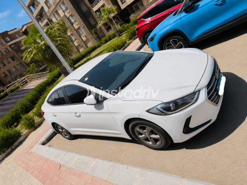 Hyundai Elantra 2017 White Automatic Used for Sale in Greater Cairo ( Cairo + Giza) - 7