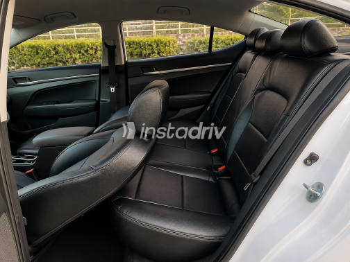 Hyundai Elantra 2017 White Automatic Used for Sale in Greater Cairo ( Cairo + Giza) - 10