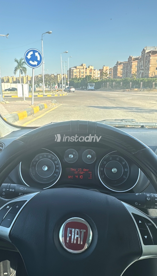 فيات بونتو 2018 أحمر أوتوماتيك مستعملة للبيع في القاهرة الكبرى ( القاهرة - الجيزة) - 1
