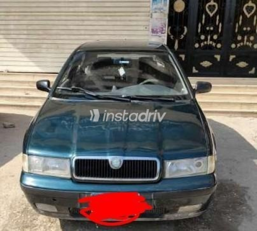 سكودا اوكتافيا A4 1998 أخضر غامق يدوي مستعملة للبيع في قنا - 1