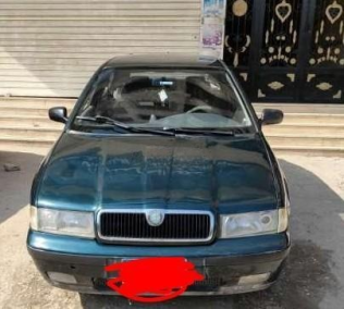 سكودا اوكتافيا A4 1998 أخضر غامق يدوي مستعملة للبيع في قنا