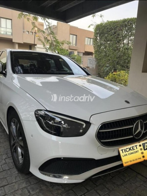 مرسيدس E 200 2021 أبيض أوتوماتيك مستعملة للبيع في الجيزة - 4