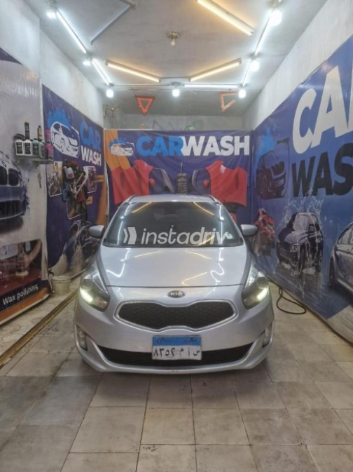 Kia Carens 2017 Silver Automatic Used for Sale in Alexandria - 1