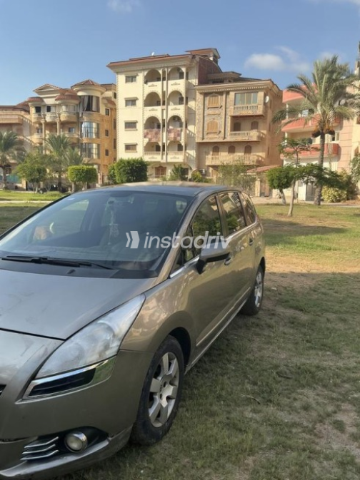 Peugeot 5008 2013 Mocha Automatic Used for Sale in Damietta - 2