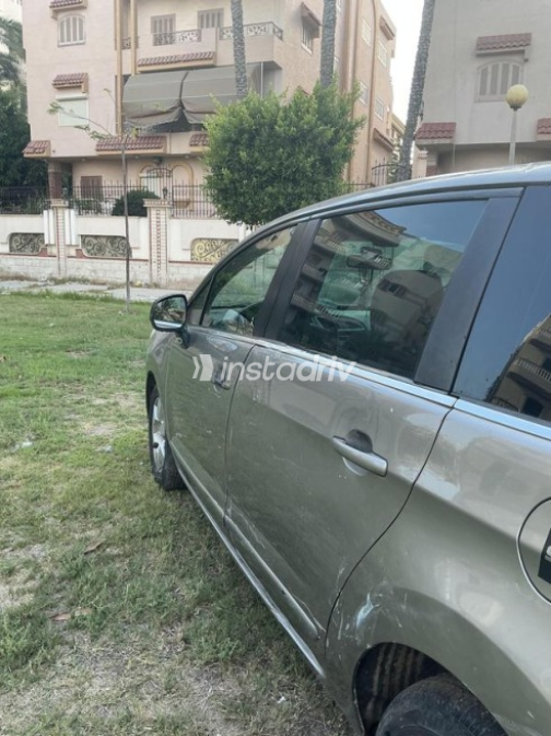 Peugeot 5008 2013 Mocha Automatic Used for Sale in Damietta - 5