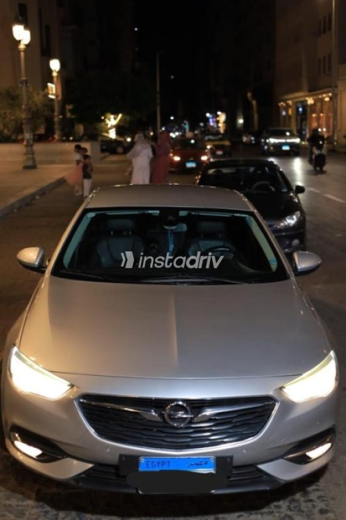 Opel Insignia 2019 Silver Automatic Used for Sale in Alexandria - 1