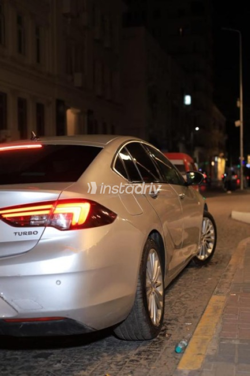 Opel Insignia 2019 Silver Automatic Used for Sale in Alexandria - 9