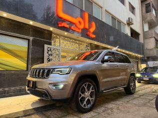 جيب جراند شيروكي 2019 فضي أوتوماتيك مستعملة للبيع في الإسماعيلية