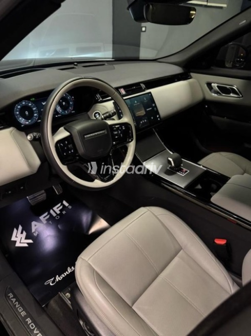 Land Rover Velar 2024 Black Automatic Used for Sale in Cairo - 6