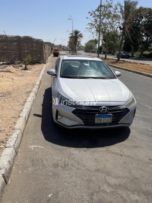 Hyundai Elantra AD 2019 Silver Automatic Used for Sale in Nasr city - 8