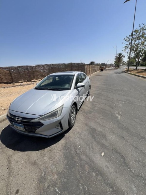 Hyundai Elantra AD 2019 Silver Automatic Used for Sale in Nasr city - 9