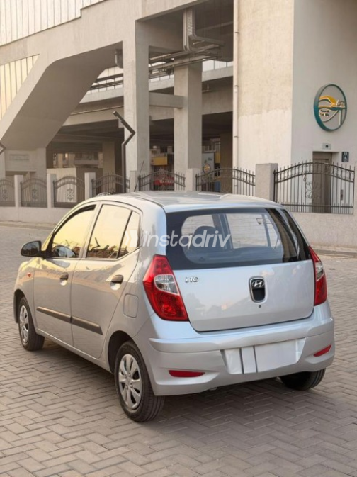 Hyundai I10 2017 Silver Automatic Used for Sale in Nasr city - 2