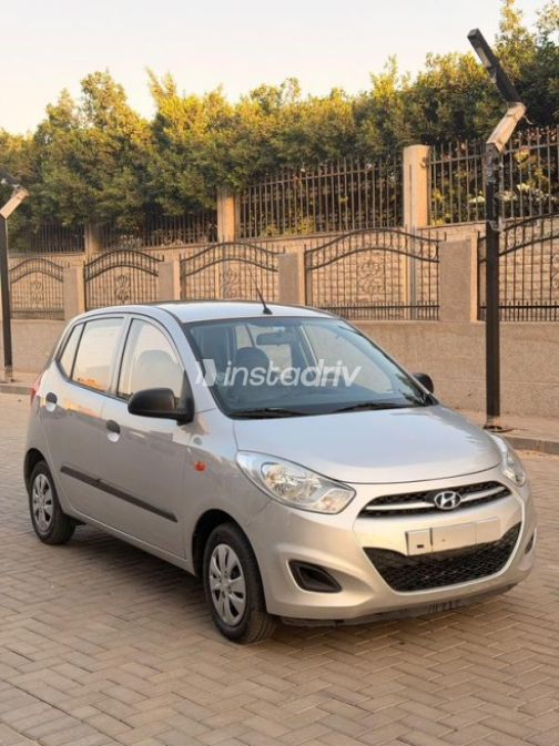 Hyundai I10 2017 Silver Automatic Used for Sale in Nasr city - 4