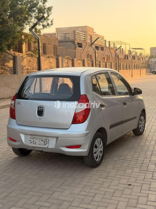 Hyundai I10 2017 Silver Automatic Used for Sale in Nasr city - 6