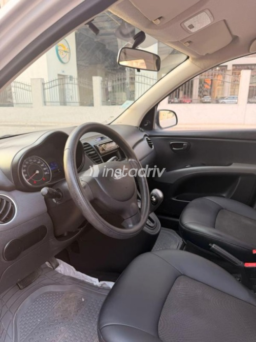 Hyundai I10 2017 Silver Automatic Used for Sale in Nasr city - 7