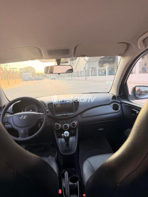 Hyundai I10 2017 Silver Automatic Used for Sale in Nasr city - 8
