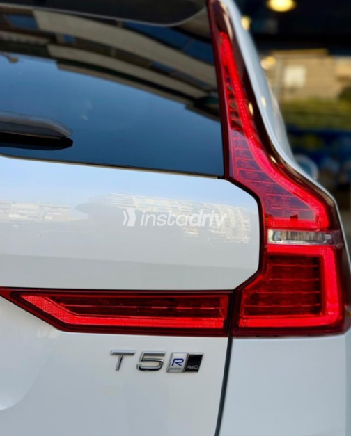 Volvo XC60 2019 White Automatic Used for Sale in Nasr city - 7