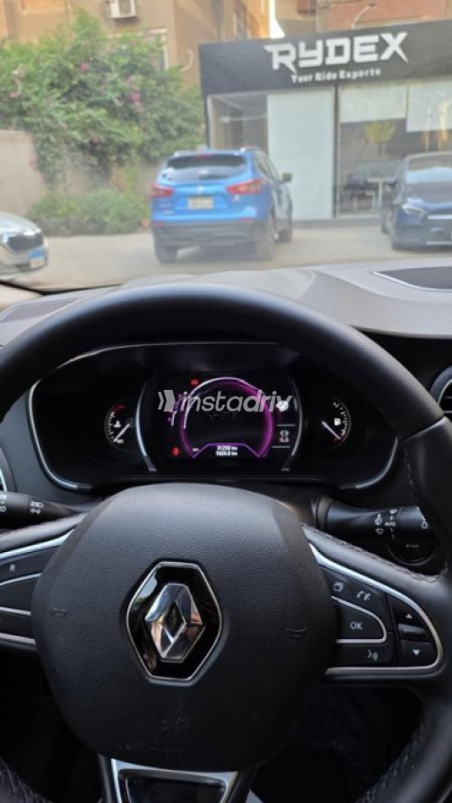 Renault Megane 2020 Dark Red Automatic Used for Sale in Maadi - 7