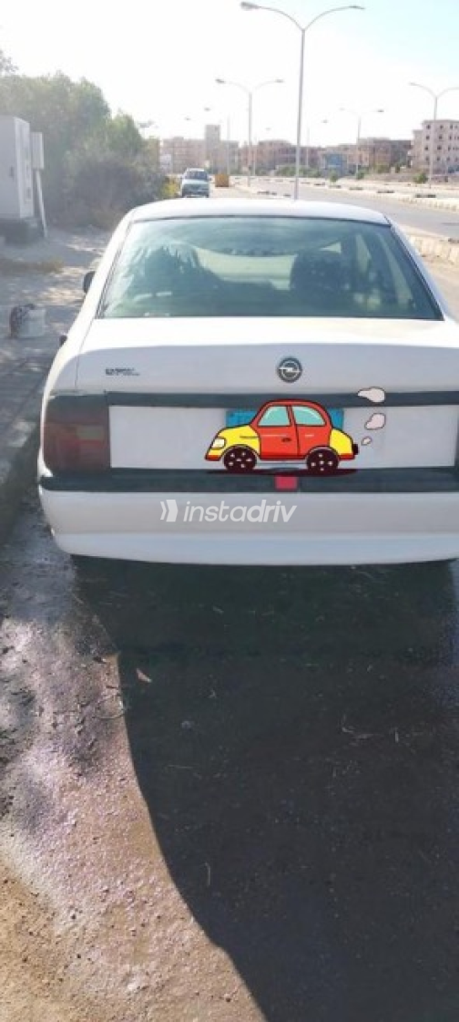 Opel Vectra 1995 White Manual Used for Sale in Beni Suef - 2