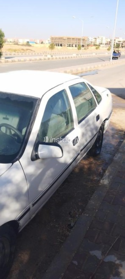Opel Vectra 1995 White Manual Used for Sale in Beni Suef - 6