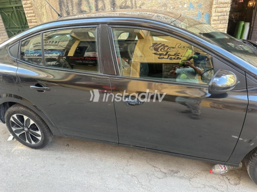 رينو تاليانت 2024 أسود أوتوماتيك مستعملة للبيع في العجمى - 4