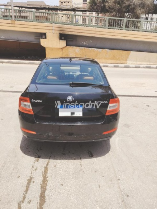 سكودا اوكتافيا A7 2015 أسود أوتوماتيك مستعملة للبيع في أسيوط - 3