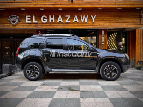 Renault Duster 2018 Black Automatic Used for Sale in Cairo - 2