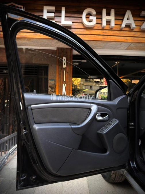 Renault Duster 2018 Black Automatic Used for Sale in Cairo - 7