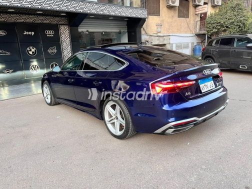 اودي A5 2021 أزرق غامق أوتوماتيك مستعملة للبيع في الهرم - 4