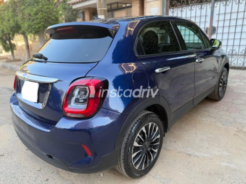 فيات 500 X 2024 أزرق غامق أوتوماتيك مستعملة للبيع في مدينة الشيخ زايد - 3