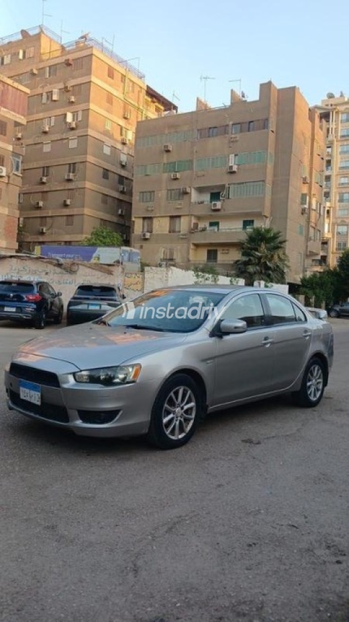 ميتسوبيشي لانسر 2015 فضي أوتوماتيك مستعملة للبيع في مصر الجديدة - 2