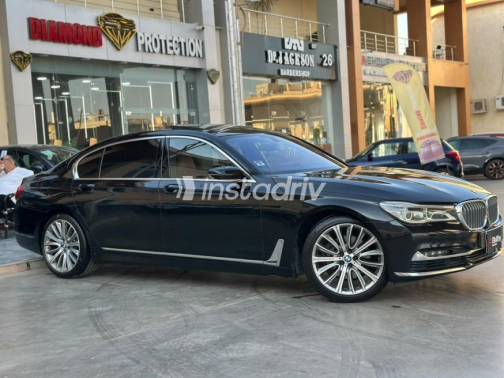 بي ام دبليو 740 2019 أسود أوتوماتيك مستعملة للبيع في القاهرة - 3